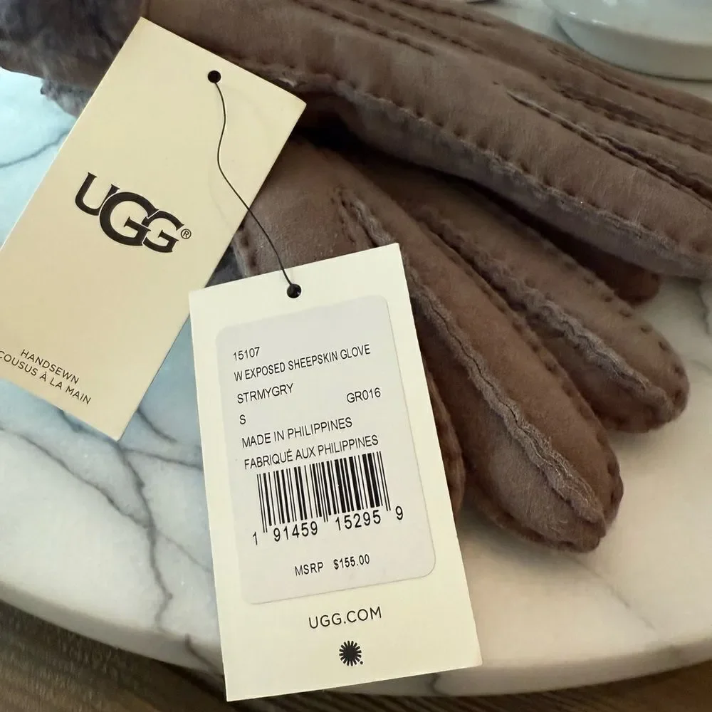 NWT UGG EXPOSED SHEEPSKIN GLOVE